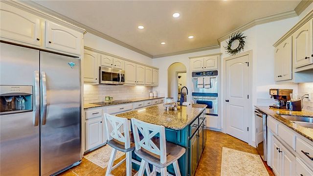 9739 Soaring Hawk Drive, Bentonville, AR 72713