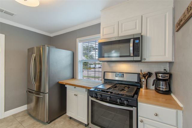 3909 Locke Avenue, Fort Worth, TX 76107