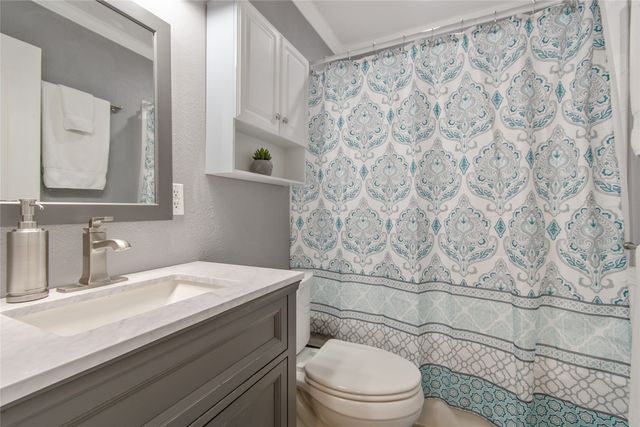 3909 Locke Avenue, Fort Worth, TX 76107