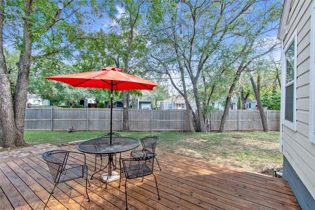 3909 Locke Avenue, Fort Worth, TX 76107