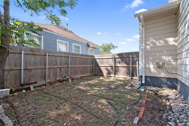 3909 Locke Avenue, Fort Worth, TX 76107