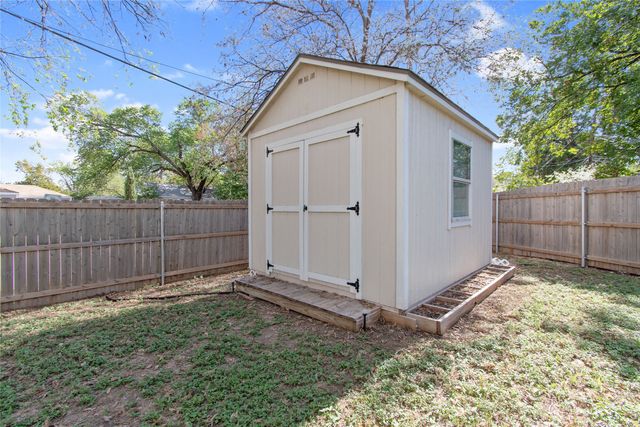 3909 Locke Avenue, Fort Worth, TX 76107