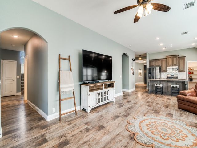 413 Oakcrest Drive, Justin, TX 76247