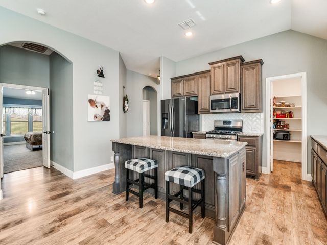 413 Oakcrest Drive, Justin, TX 76247