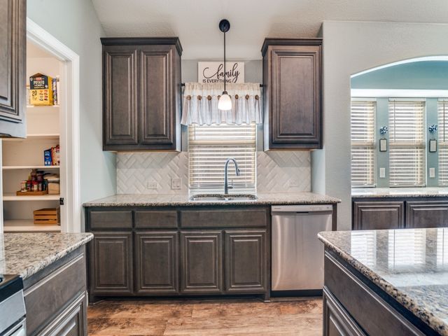 413 Oakcrest Drive, Justin, TX 76247