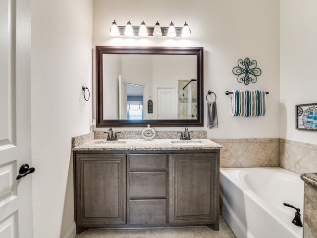 413 Oakcrest Drive, Justin, TX 76247