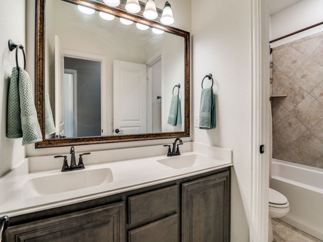 413 Oakcrest Drive, Justin, TX 76247