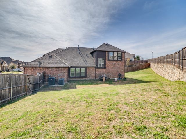 413 Oakcrest Drive, Justin, TX 76247