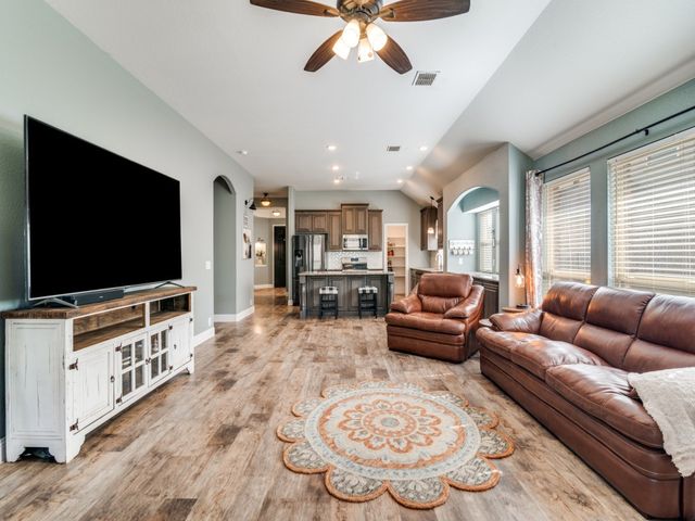 413 Oakcrest Drive, Justin, TX 76247