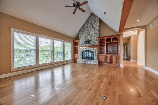 17620 Millwood Road, Leavenworth, KS 66048
