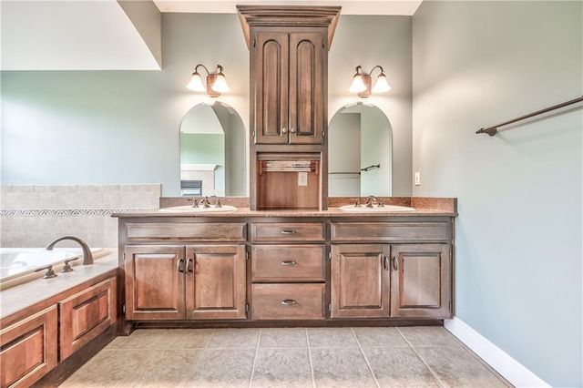 17620 Millwood Road, Leavenworth, KS 66048