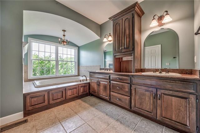 17620 Millwood Road, Leavenworth, KS 66048