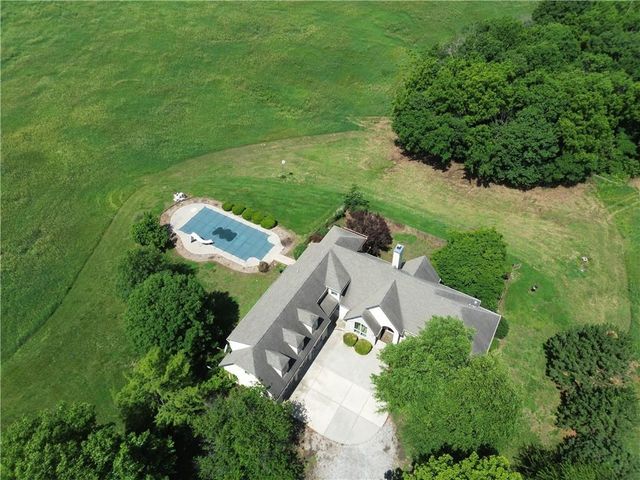 17620 Millwood Road, Leavenworth, KS 66048