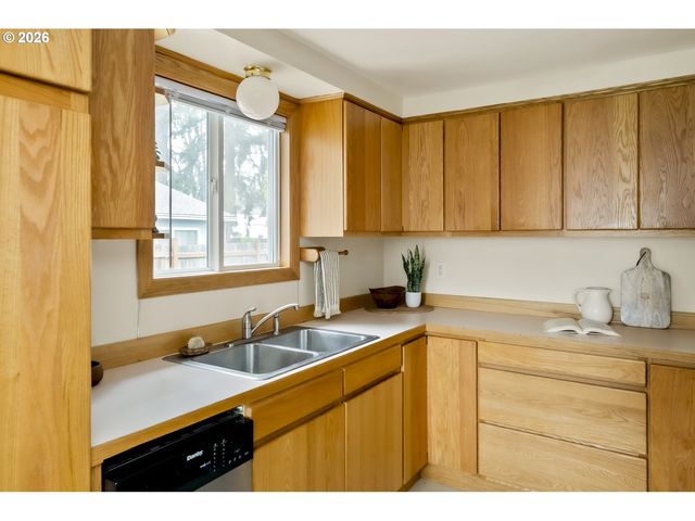 8217 Se 63RD Ave, Portland, OR 97206