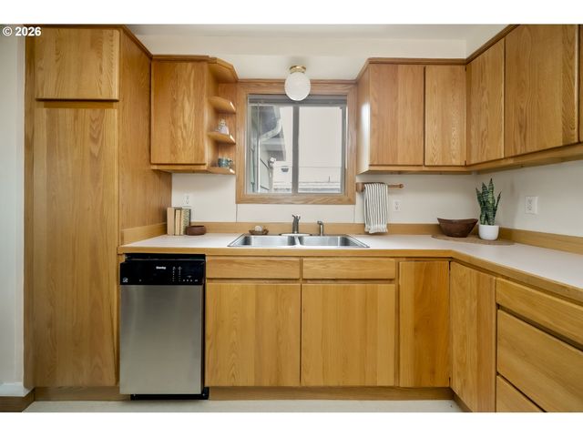 8217 Se 63RD Ave, Portland, OR 97206