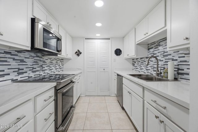 7823 E BONNIE ROSE Avenue, Scottsdale, AZ 85250