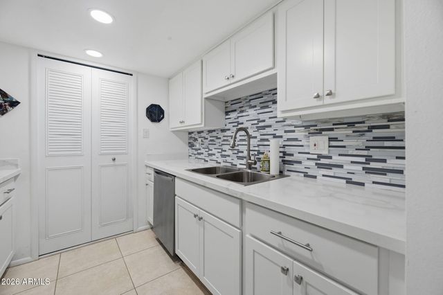 7823 E BONNIE ROSE Avenue, Scottsdale, AZ 85250