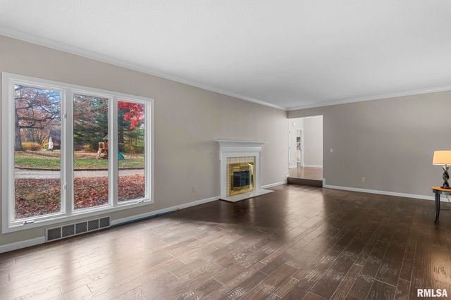 5 Woods End Lane, Springfield, IL 62711
