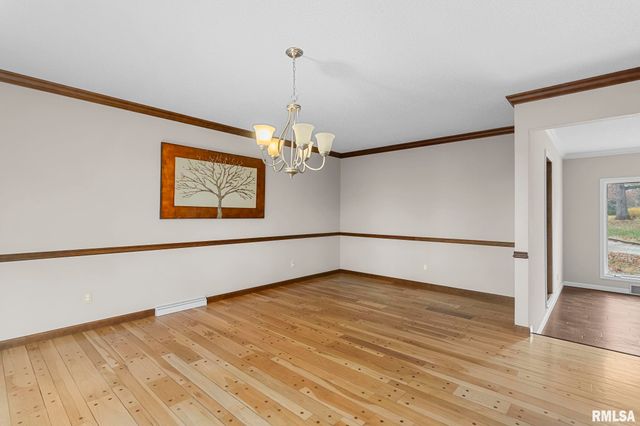 5 Woods End Lane, Springfield, IL 62711