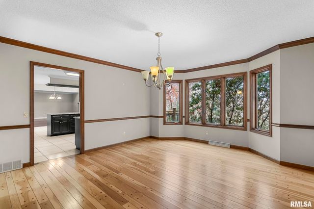 5 Woods End Lane, Springfield, IL 62711