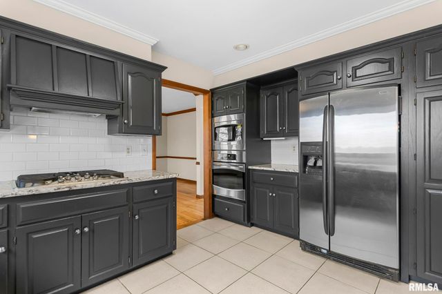 5 Woods End Lane, Springfield, IL 62711