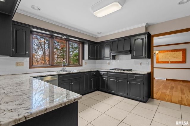 5 Woods End Lane, Springfield, IL 62711