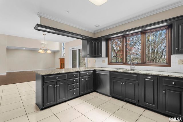 5 Woods End Lane, Springfield, IL 62711