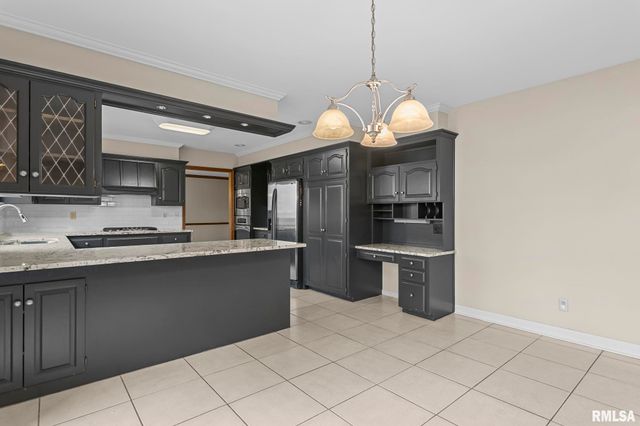 5 Woods End Lane, Springfield, IL 62711