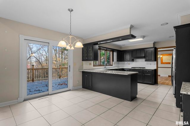 5 Woods End Lane, Springfield, IL 62711