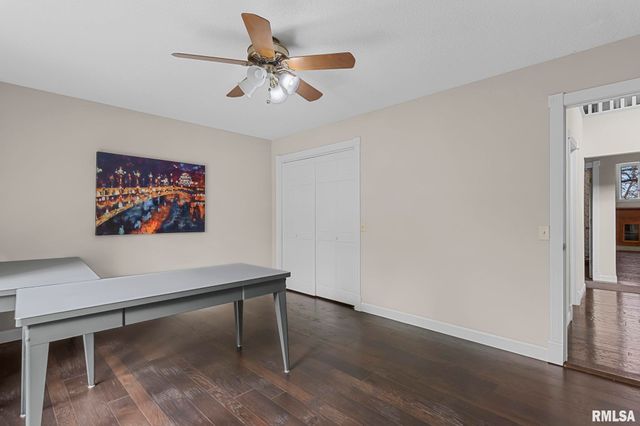 5 Woods End Lane, Springfield, IL 62711