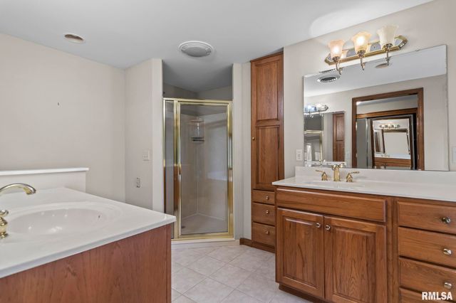 5 Woods End Lane, Springfield, IL 62711