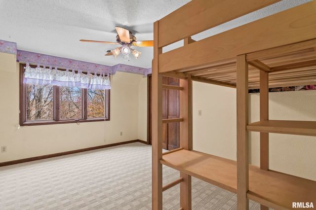 5 Woods End Lane, Springfield, IL 62711