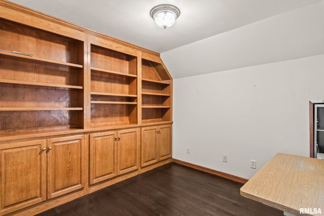 5 Woods End Lane, Springfield, IL 62711
