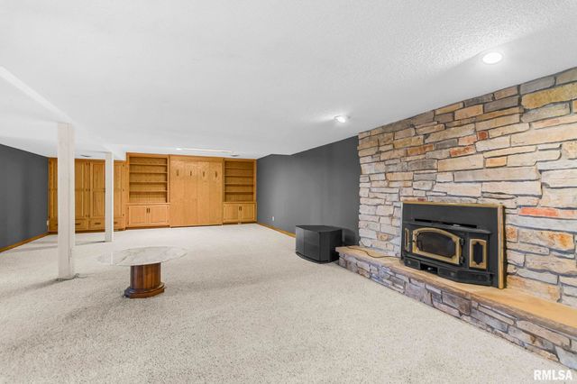 5 Woods End Lane, Springfield, IL 62711