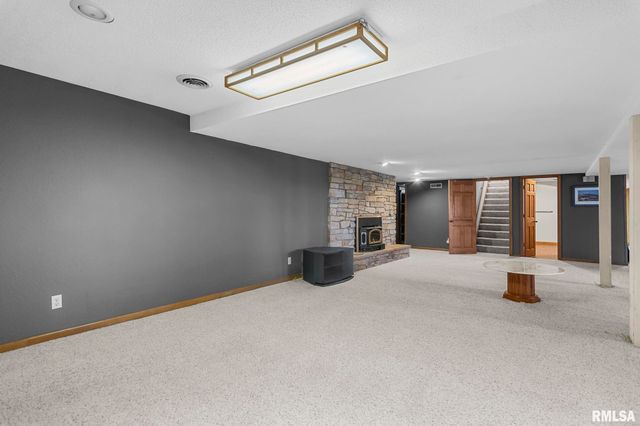 5 Woods End Lane, Springfield, IL 62711