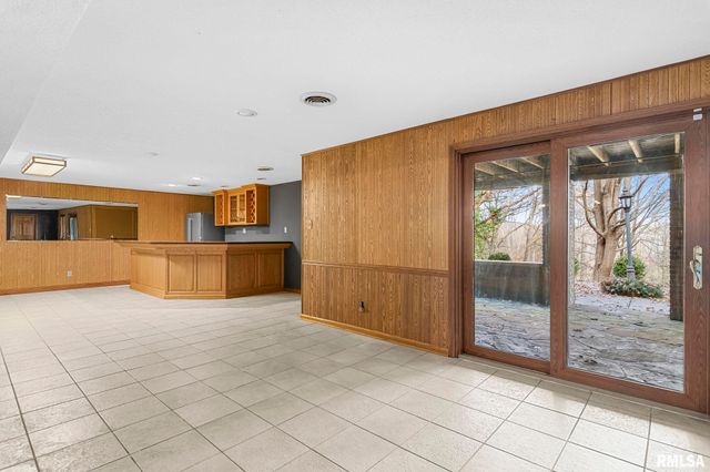 5 Woods End Lane, Springfield, IL 62711