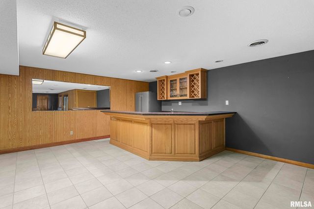 5 Woods End Lane, Springfield, IL 62711