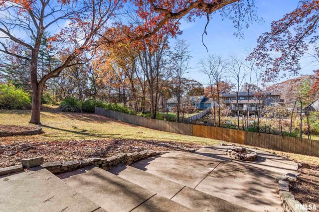 5 Woods End Lane, Springfield, IL 62711