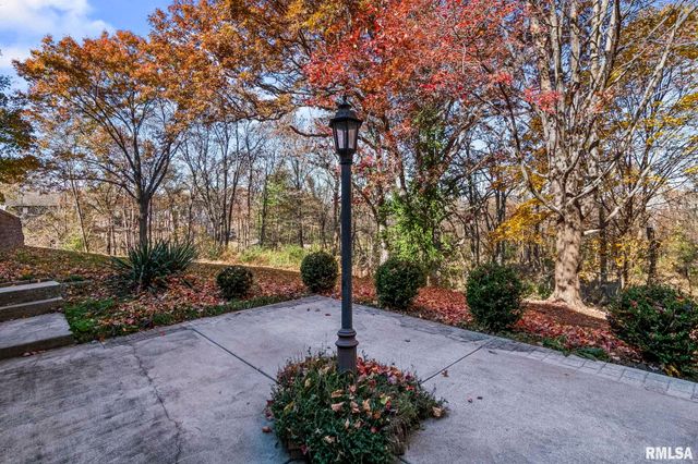 5 Woods End Lane, Springfield, IL 62711