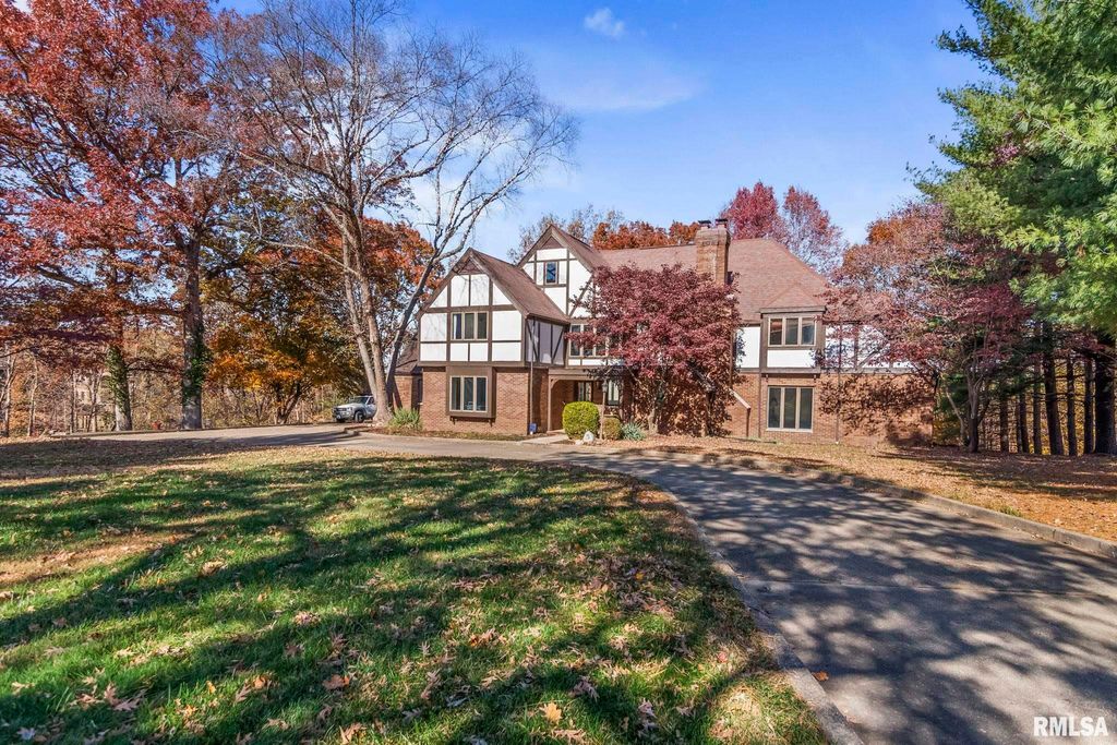 5 Woods End Lane, Springfield, IL 62711