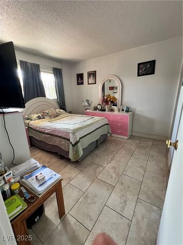 3720 Royal Crest Street 16 & 17, Las Vegas, NV 89119