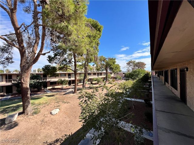 3720 Royal Crest Street 16 & 17, Las Vegas, NV 89119