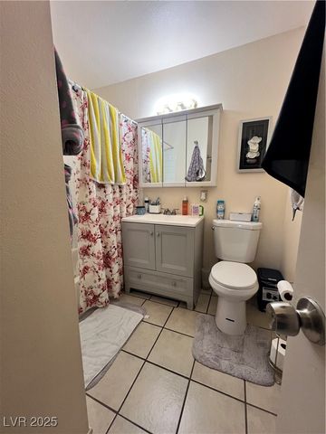 3720 Royal Crest Street 16 & 17, Las Vegas, NV 89119