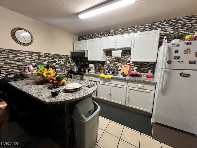 3720 Royal Crest Street 16 & 17, Las Vegas, NV 89119