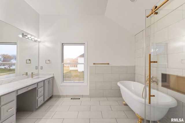 1600 E 5TH Street, Coal Valley, IL 61240