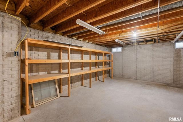 1600 E 5TH Street, Coal Valley, IL 61240