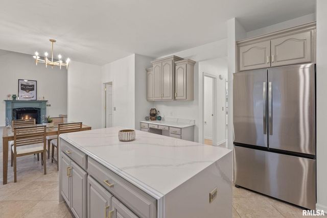 1600 E 5TH Street, Coal Valley, IL 61240