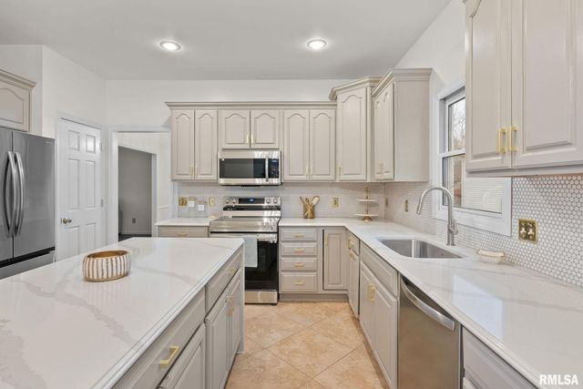 1600 E 5TH Street, Coal Valley, IL 61240