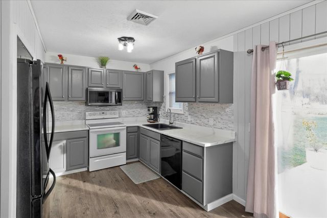 420 S Apple Road, Osceola, IN 46561