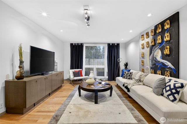 11223 109th Avenue NE, Kirkland, WA 98033